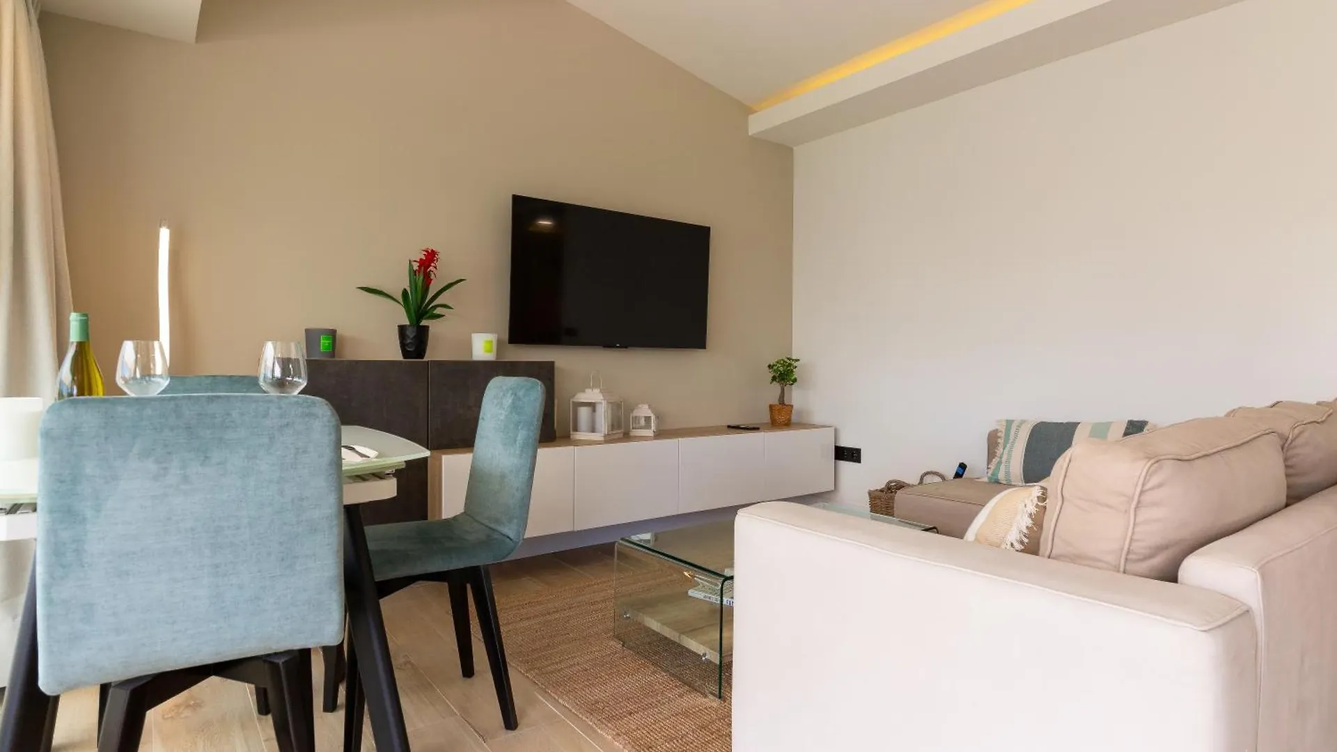 714 Luxury Plaza Suite Estudio Junto A La Playa Marbella 0*,  Spain